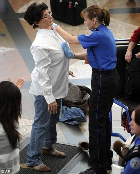 Times When Airport Security Workers Made It Very Embarrassing For Some People